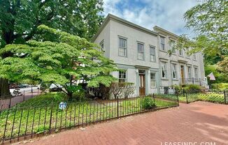 725 INDEPENDENCE AVE SE