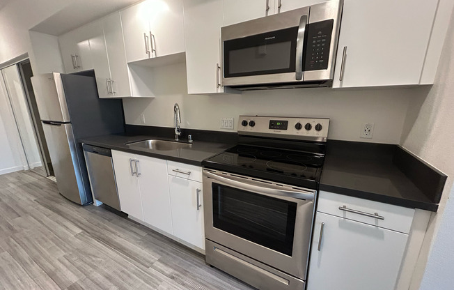 Studio, 1 bath, 620 sqft, $2,050, Unit 406