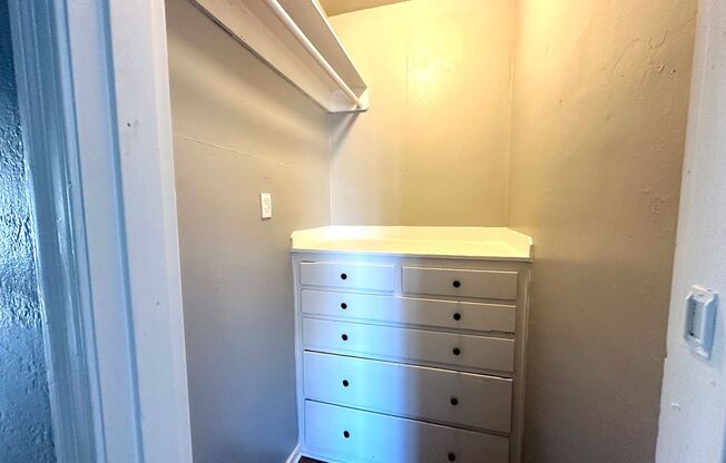 Studio, 1 bath, $1,300, Unit 17