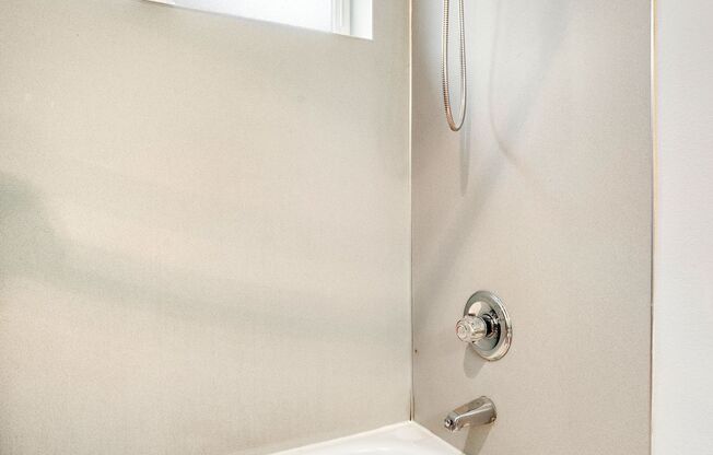 2 beds, 2 baths, 830 sqft, $2,350, Unit 2-102