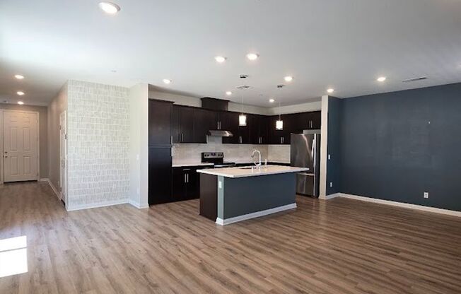 3-Bedroom Home (1/2 off the first month!!) Modern Upgrades and Energy Efficiency