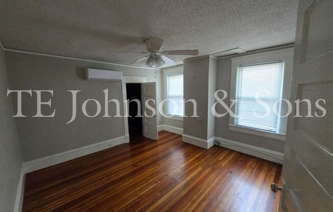 2 beds, 1 bath, $1,600, Unit 617 Green St B