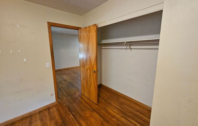 1 bed, 1 bath, $800, Unit 565 West Ave #14