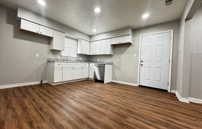 3 beds, 1 bath, $1,595