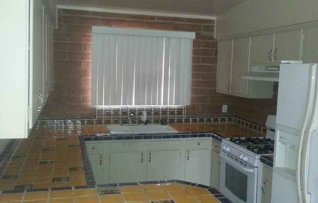 4 Plex - 2 Bedroom Unit for Rent