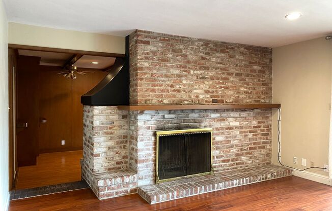 Large Three Bed, Two Bath Home with a Pool in Lincoln Village