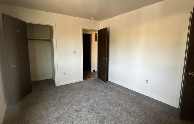 2 beds, 1 bath, 860 sqft, $1,675, Unit 43