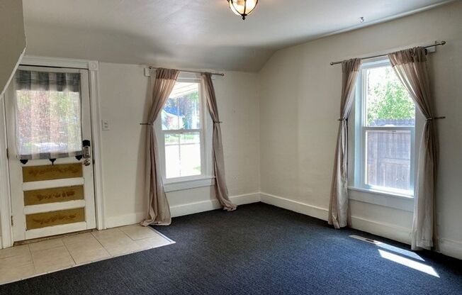 Old Town Classic Style Cottage!