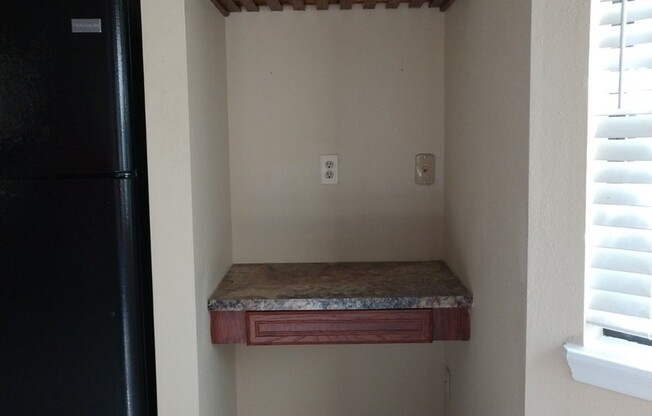 2 beds, 1 bath, $1,300