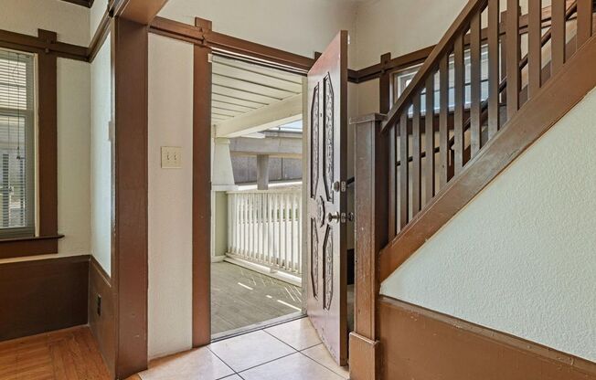 Stunning Mid-Town 3/2~!!  Please Read Entire Marketing Ad For Viewings!