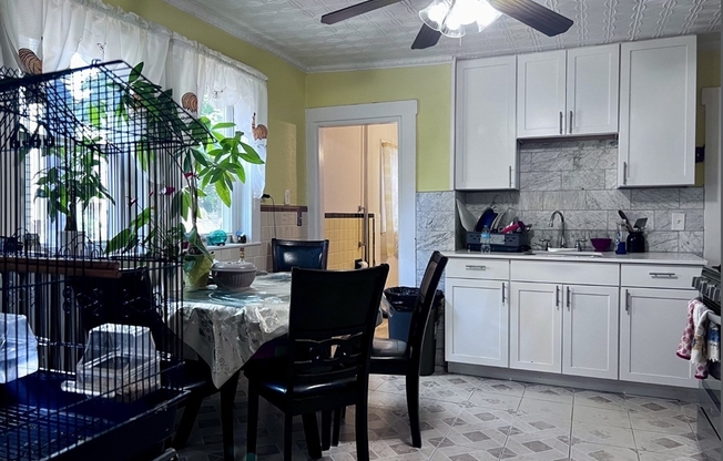 2 beds, 1 bath, 850 sqft, $2,600, Unit 6