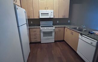 2 beds, 2 baths, 1,000 sqft, $1,700, Unit 305