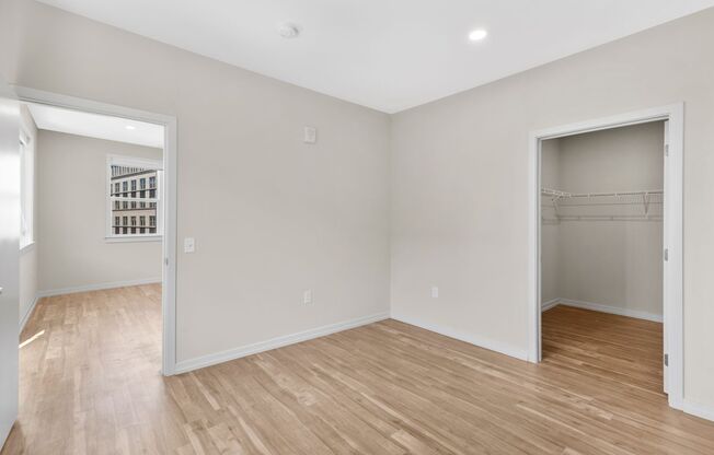 2 beds, 1 bath, 913 sqft, $3,560, Unit 402