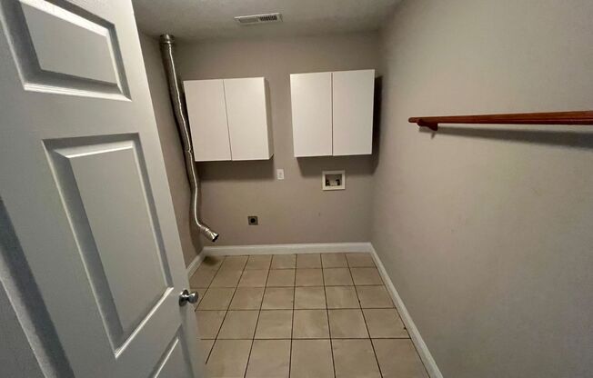 3 beds, 2.5 baths, 2,580 sqft, $2,000, Unit 702-01