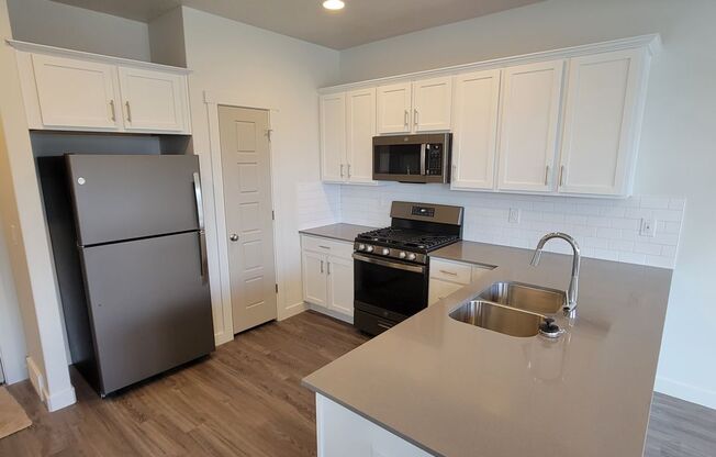 GET A MONTH OF RENT FOR FREE!!!