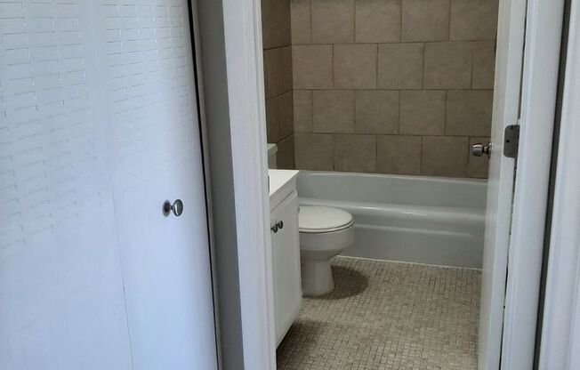 2 beds, 1 bath, 720 sqft, $1,199, Unit 1075305