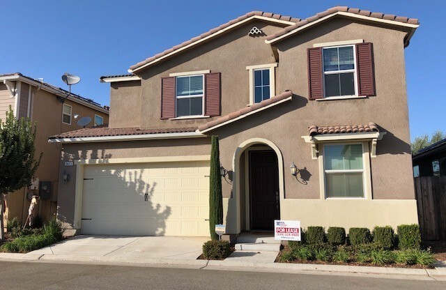 $2,295 Harlan Ranch Blvd. & DeWolf, 3 Bedrooms Community Pool - Alcove Way, Clovis