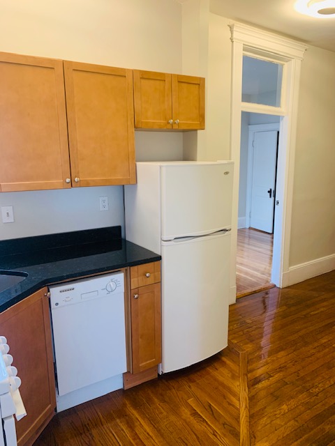 1 bed, 1 bath, $3,700, Unit 39