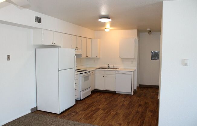 2 beds, 1 bath, 750 sqft, $1,400, Unit 8