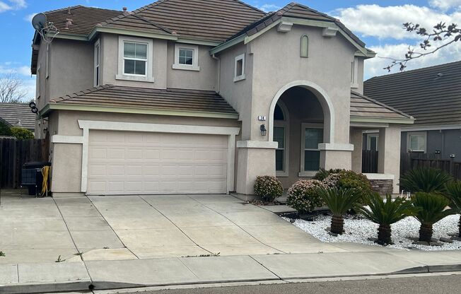 Rare DR Horton 4-bedroom Oakley rental opportunity!