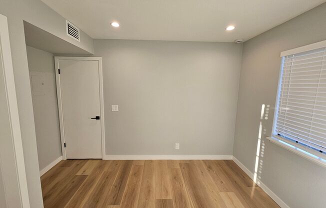 2 beds, 1 bath, $2,850, Unit 1