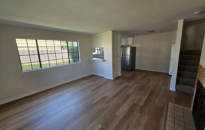 ***ONE MONTH FREE*** 3 bedrooms 2 bath duplex apartment w/ hookups.