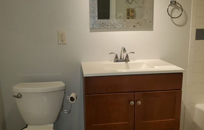 Cozy 1Bd/1Bth Upstairs Apartment in Frederick!!