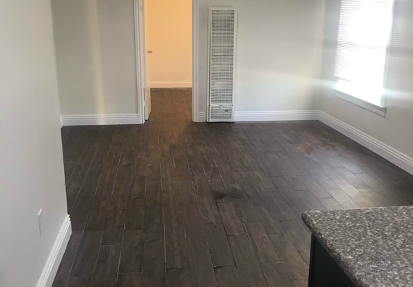 832 E 20 ST
