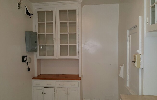 3 beds, 2 baths, 1,300 sqft, $2,300, Unit H1