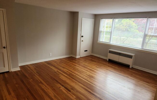 2 beds, 1 bath, 897 sqft, $2,175, Unit G-03