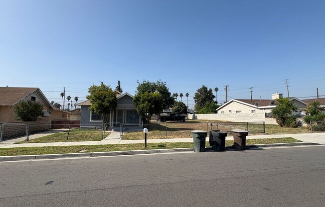 Gorgeous 4 bedroom with HUGE Lot in Colton. Must see!