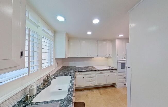 Charming 2 Bedroom 1 Bath Home in Laguna Woods 55+ Community!