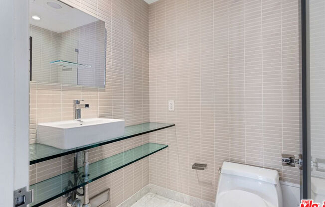 2 beds, 3 baths, 2,085 sqft, $7,250, Unit 1207