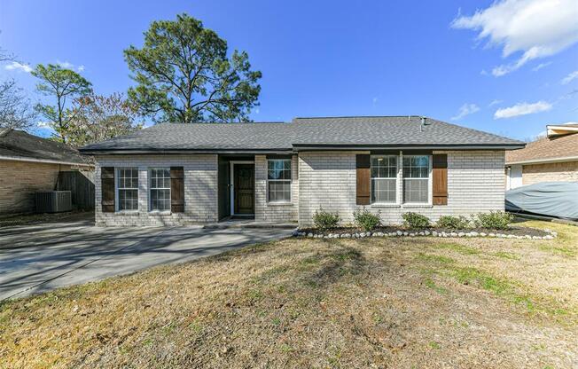 802 MARY ANN DR
