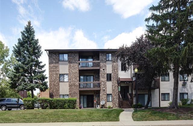 Property Exterior at Emerald Pointe Apartments, Vernon Hills, 60061