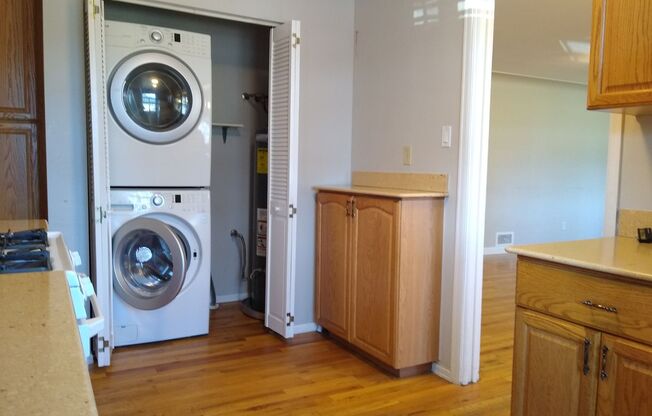 2 beds, 1 bath, $2,295