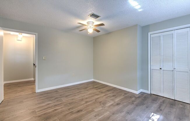 Very nice large 5 bedroom/3 bathroom home in booming Ybor city area