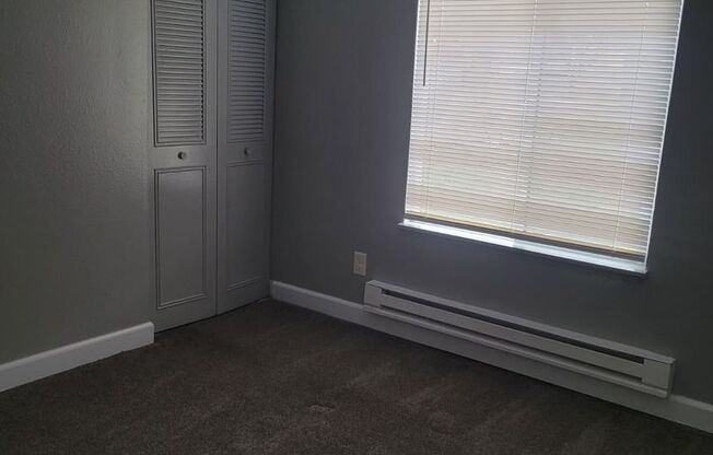 3 beds, 1 bath, 945 sqft, $1,700, Unit 1326 M4