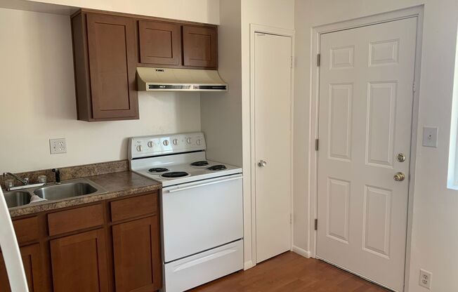 Great 1 bedroom 1 bath condo -- COMING SOON