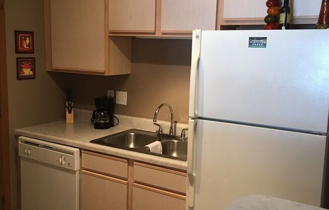 1 bed, 1 bath, 843 sqft, $1,020, Unit 27-201