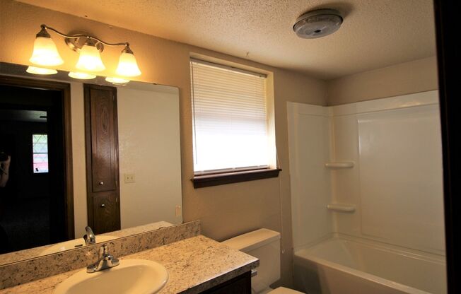 Spacious 3 Bed 2 Bath In Edmond