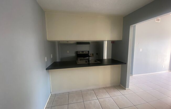 2 beds, 1 bath, 800 sqft, $750, Unit 8