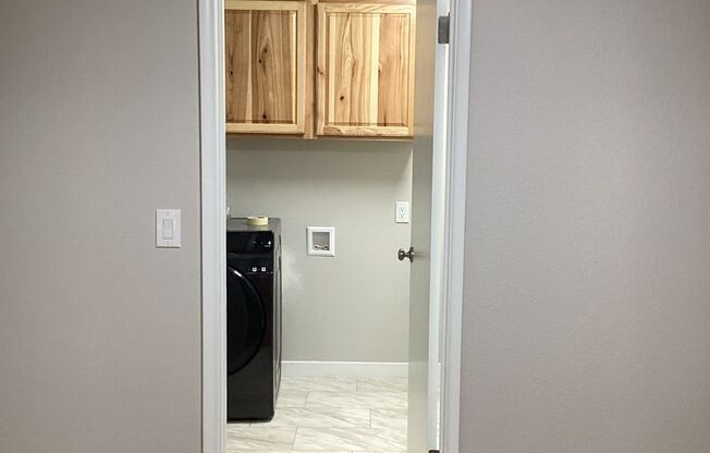 Cute Townhouse, Fully Renovated