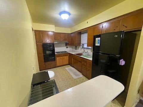 3 beds, 1 bath, 1,100 sqft, $3,200