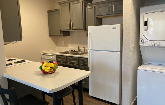 2 beds, 1 bath, 766 sqft, $1,500