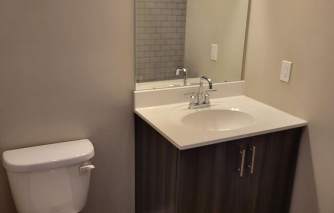1 bed, 1 bath, 820 sqft, $2,475, Unit 216
