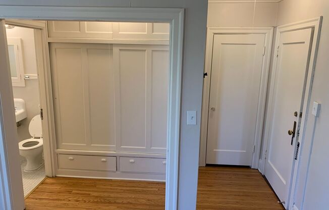 Studio, 1 bath, 450 sqft, $1,095, Unit 304