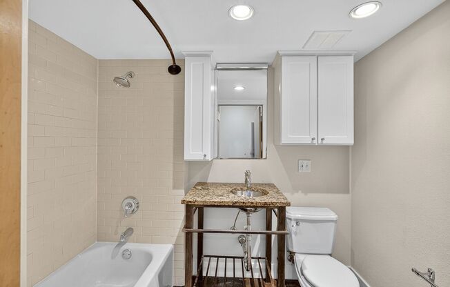 Studio, 1 bath, 610 sqft, $1,050, Unit 112-408