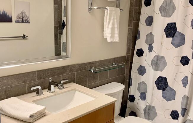 1 bed, 1 bath, $2,450, Unit 824