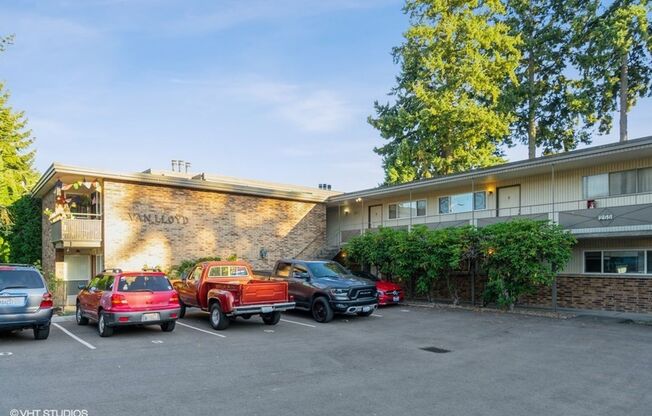 Van Lloyd Apartments